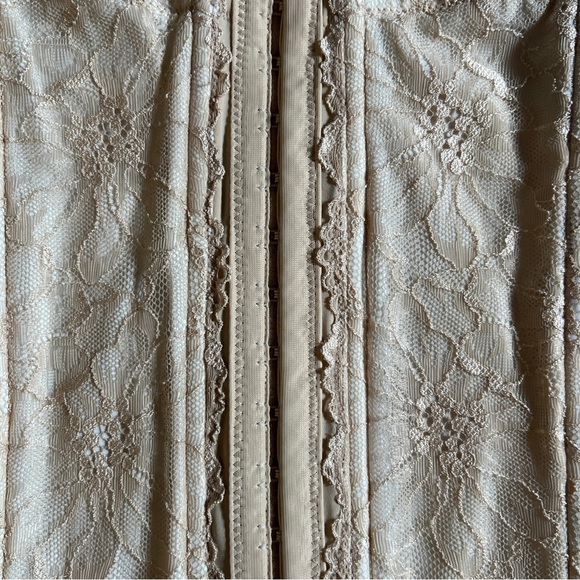 Maidenform Nude XL Hook and Eye Lace Floral Corset - Picture 5 of 9